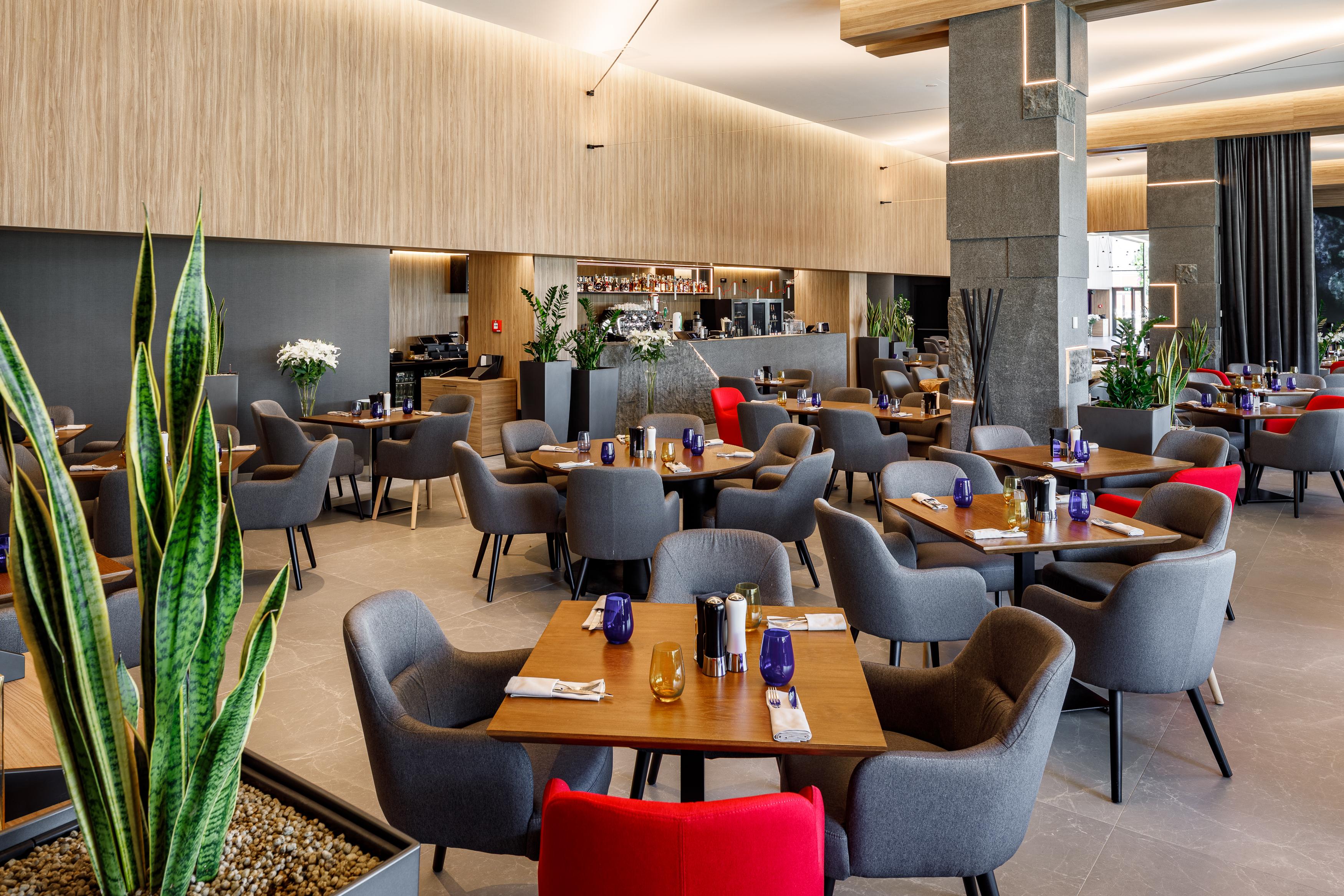 Qosmo Brasov Hotel المظهر الخارجي الصورة