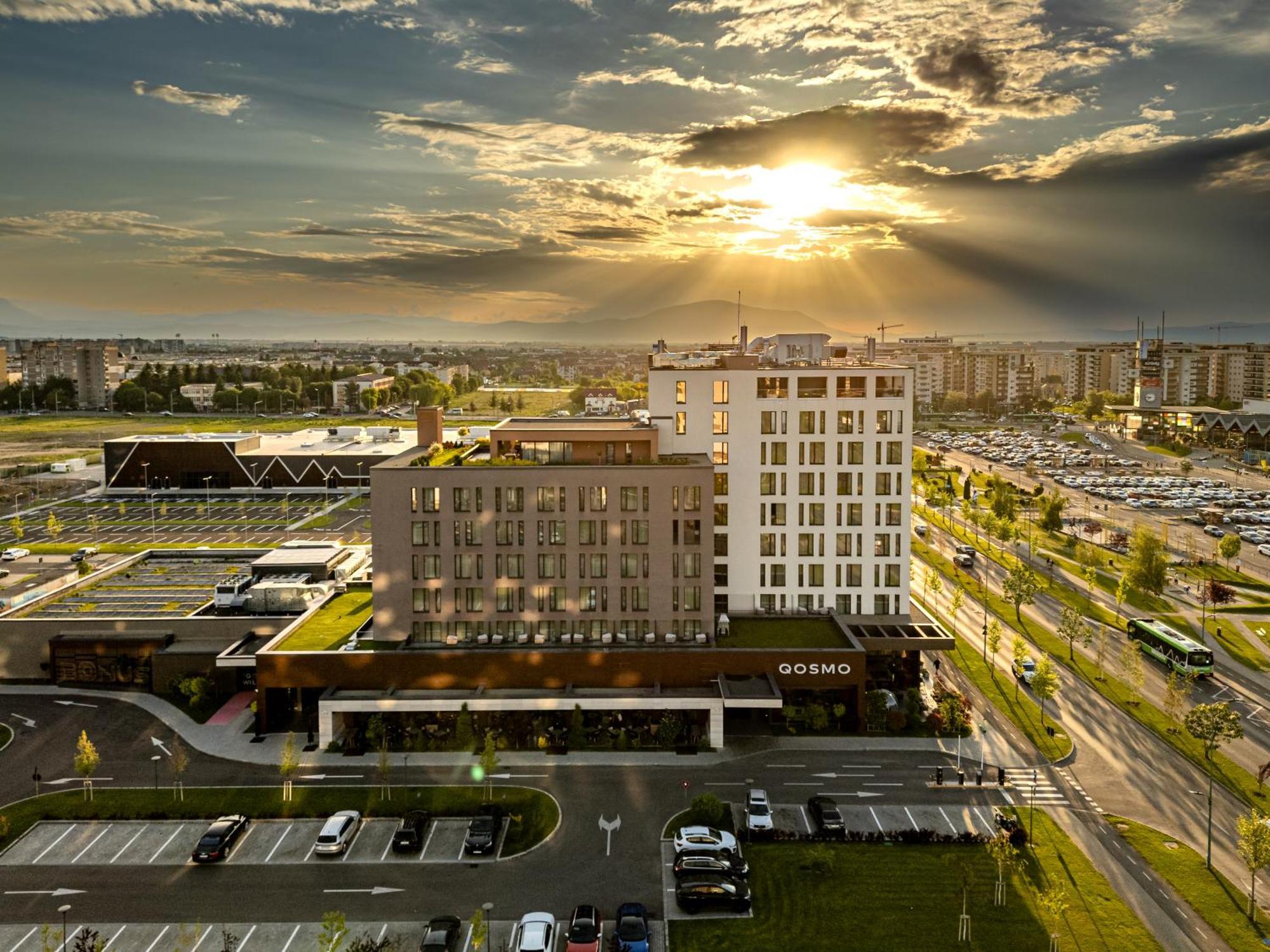 Qosmo Brasov Hotel المظهر الخارجي الصورة