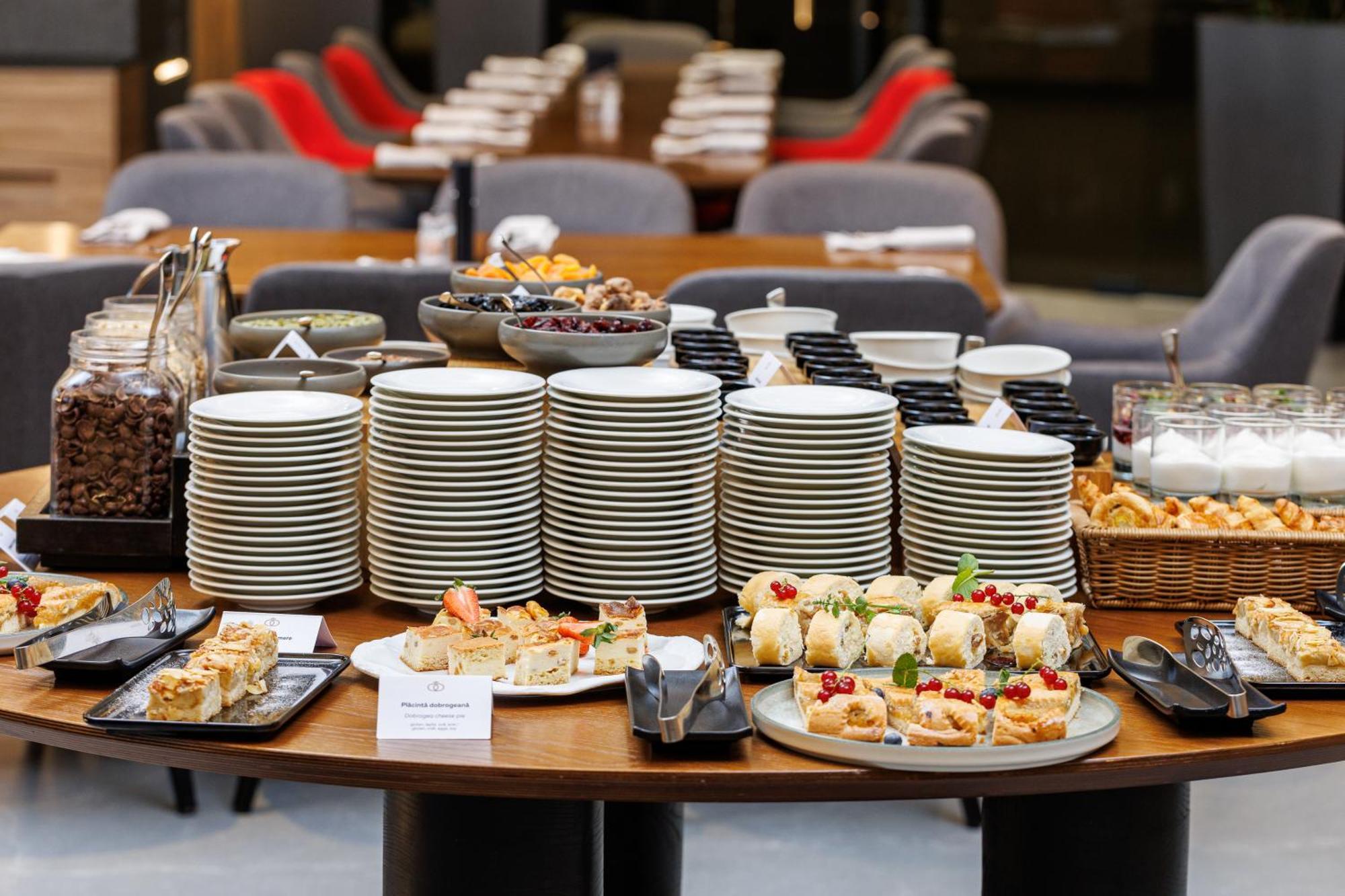 Qosmo Brasov Hotel المظهر الخارجي الصورة